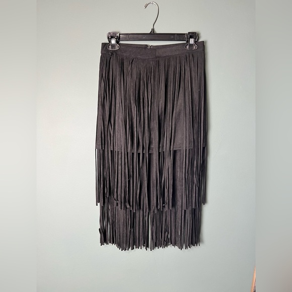 Black faux suede fringe skirt - Picture 3 of 5